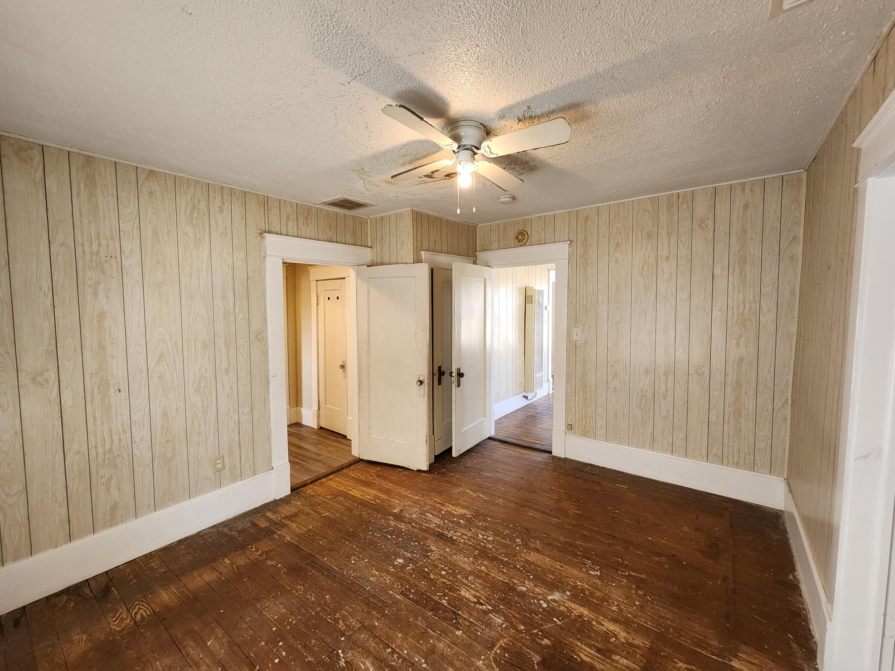 Property Photo: 911 Ave. E Street TX 79311