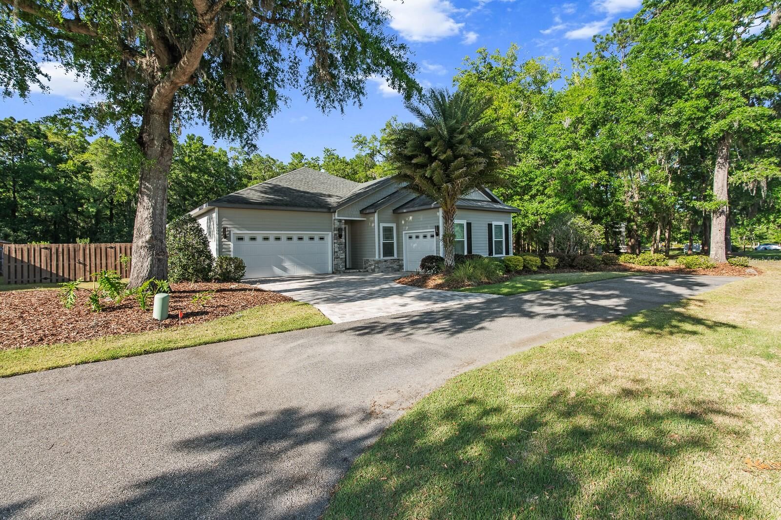 Property Photo: 9300 SW 65th Place FL 32608
