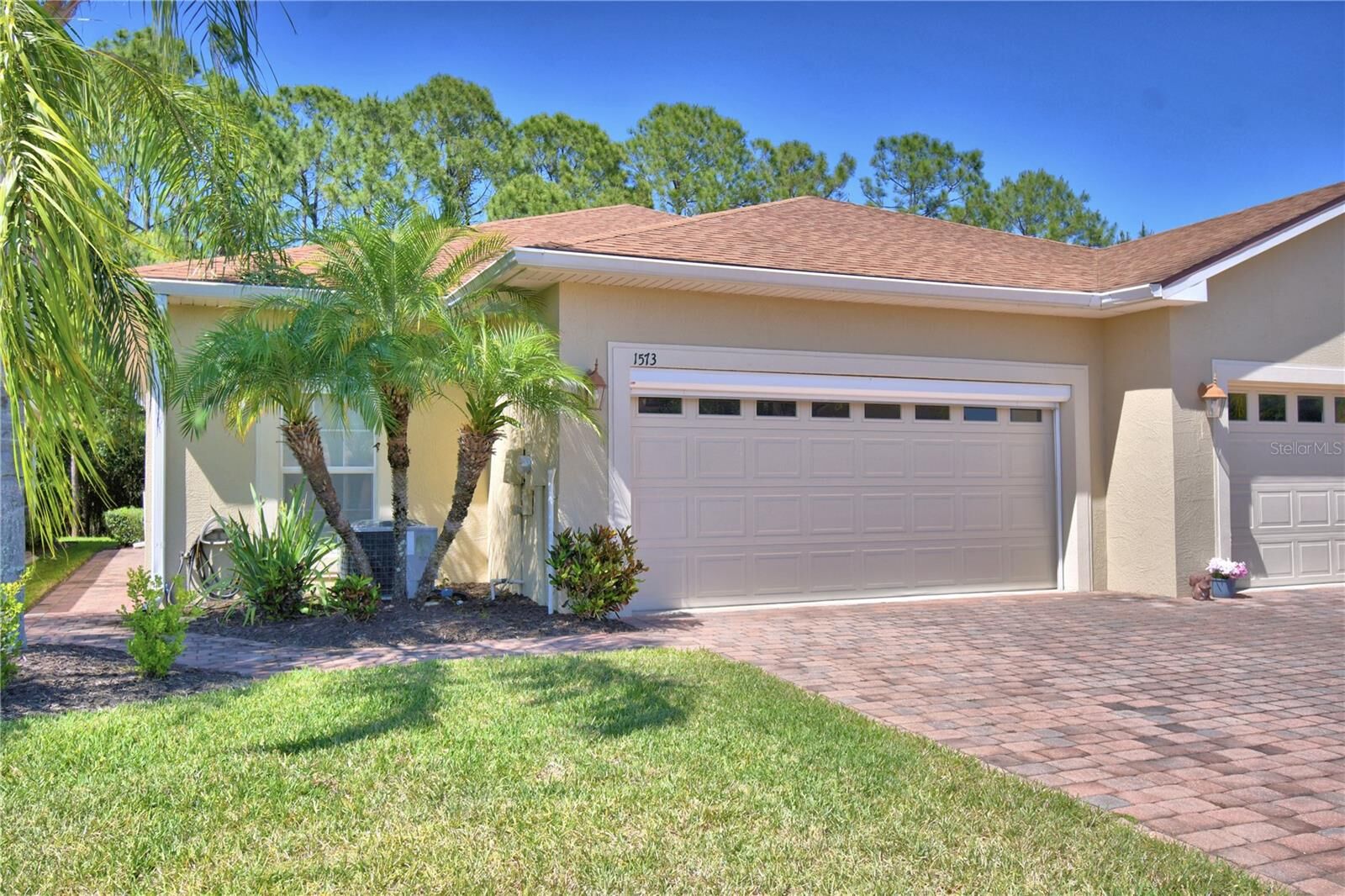Property Photo: 1573 Vienna Square Dr FL 33884