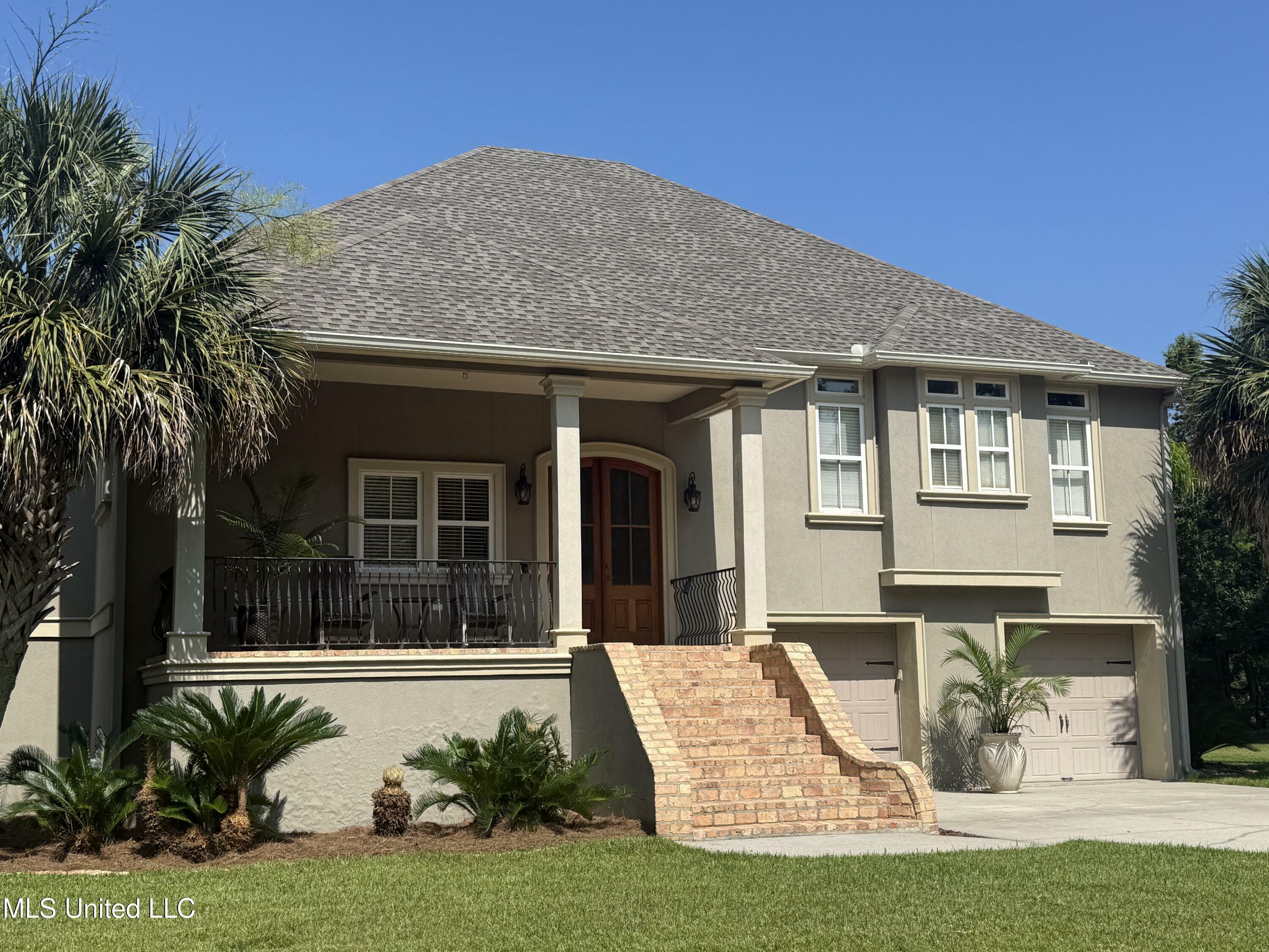 Property Photo:  216 Courtenay Avenue  MS 39571 