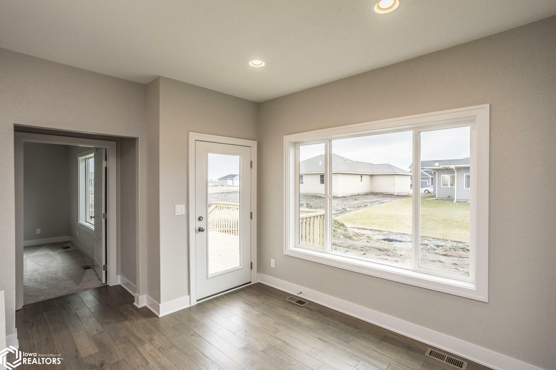 Property Photo: 2602 Knollway Drive IA 50158