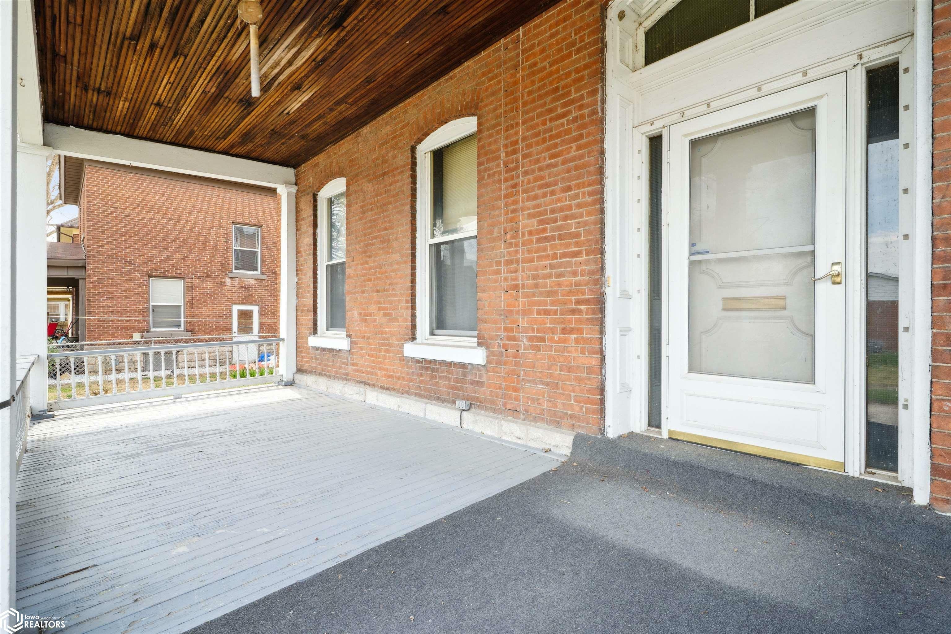Property Photo: 603 S 12th Street IA 52601