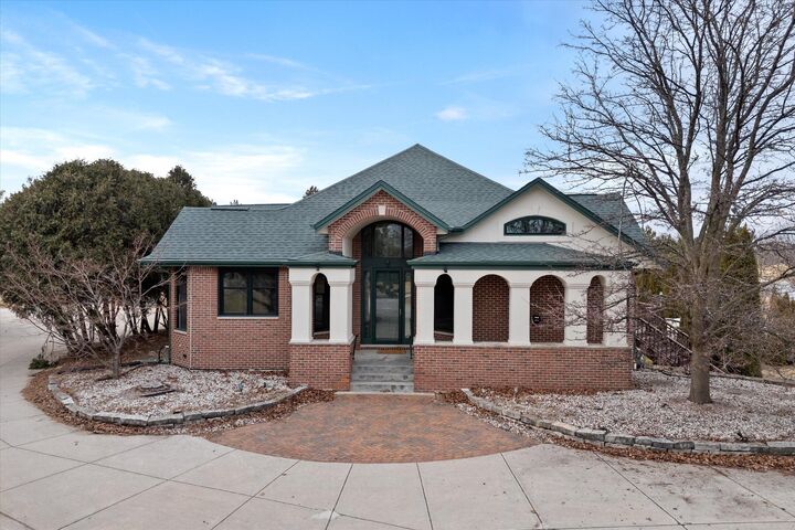 7767 S Cambridge Ct  Franklin WI 53132 photo