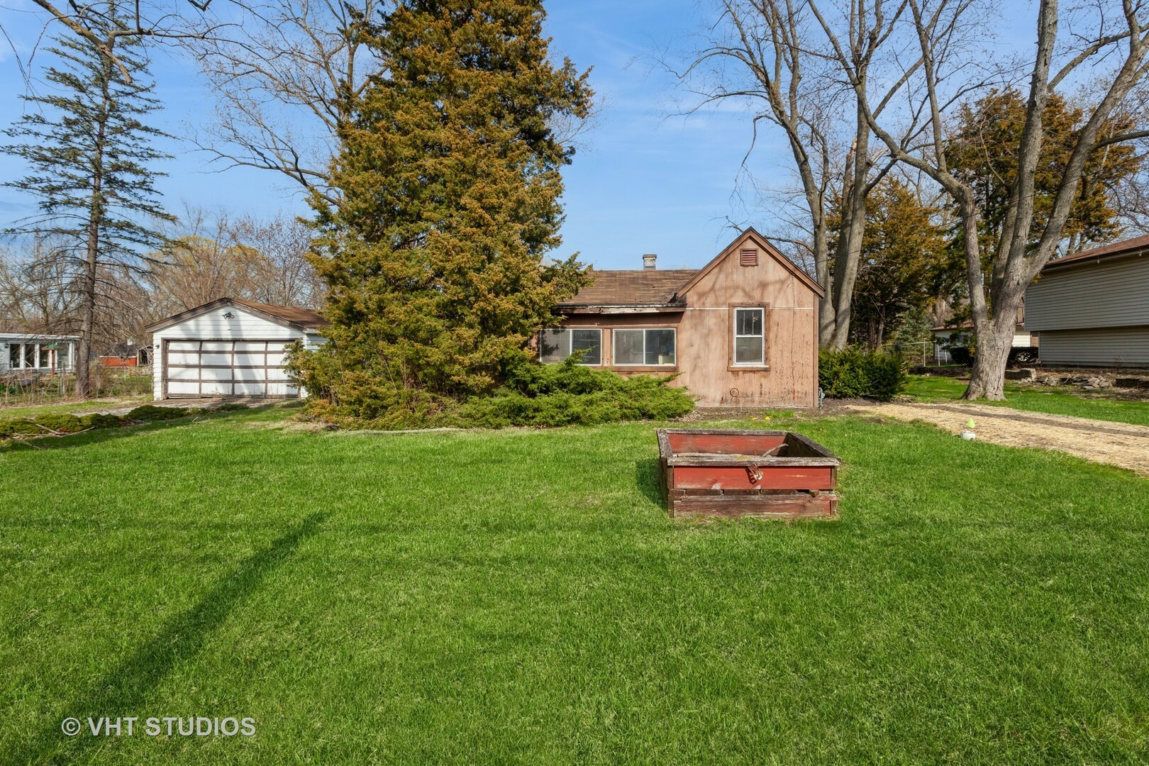 Property Photo: 4809 Cumnor Road IL 60515