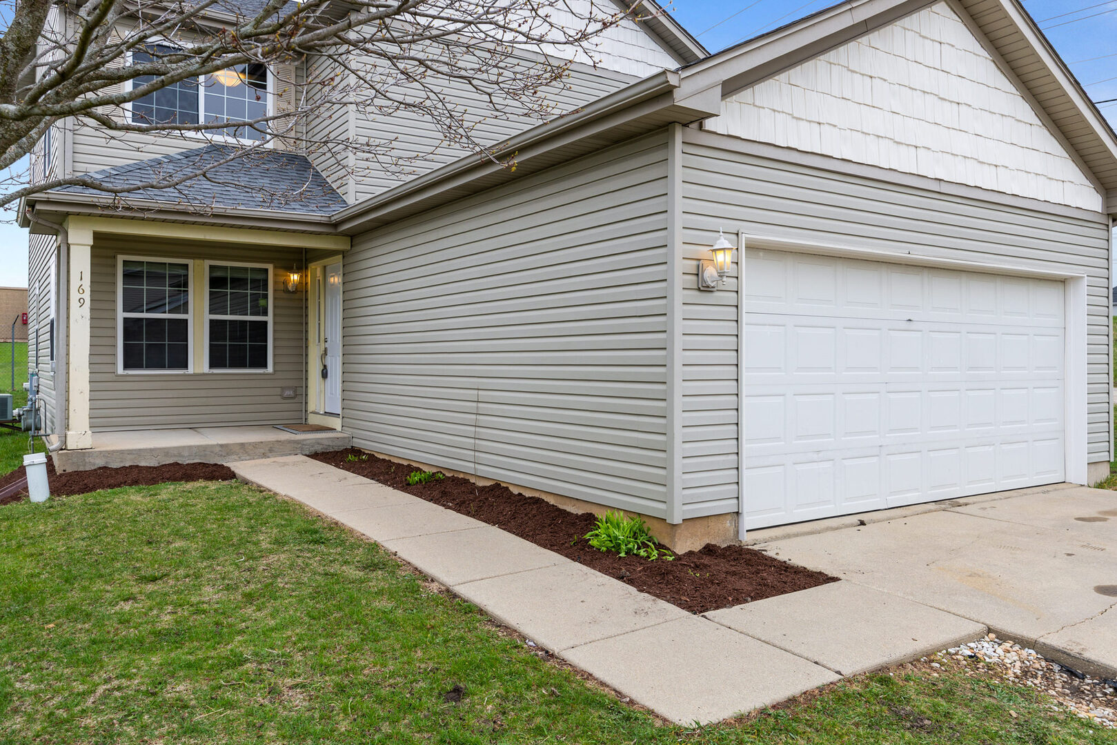 Property Photo: 169 Waterbury Circle IL 60543