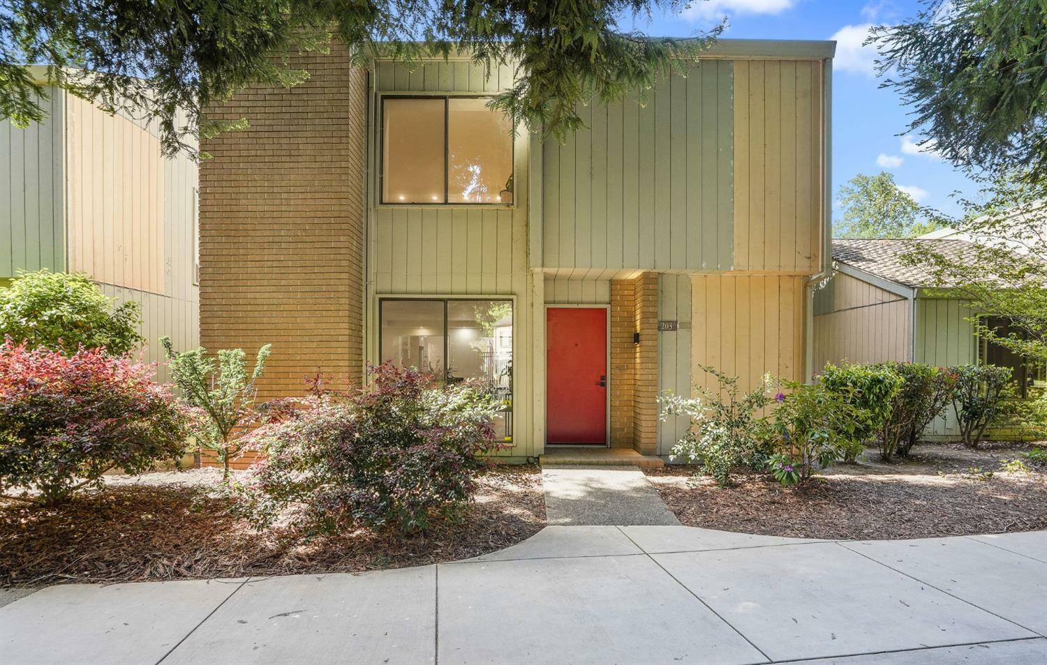 Property Photo: 203 Elmhurst Circle CA 95825