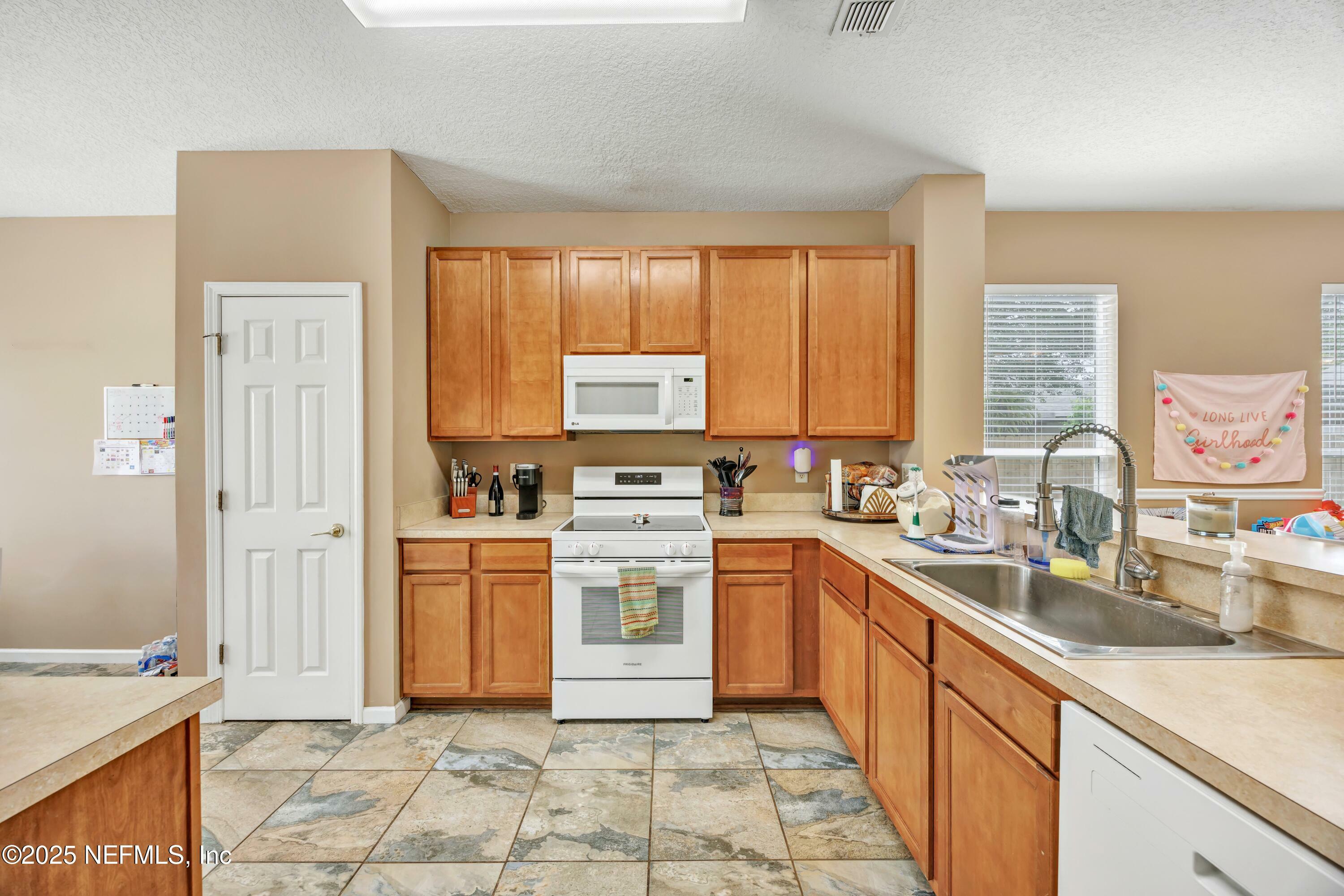 Property Photo: 8064 Tuxford Lane FL 32244
