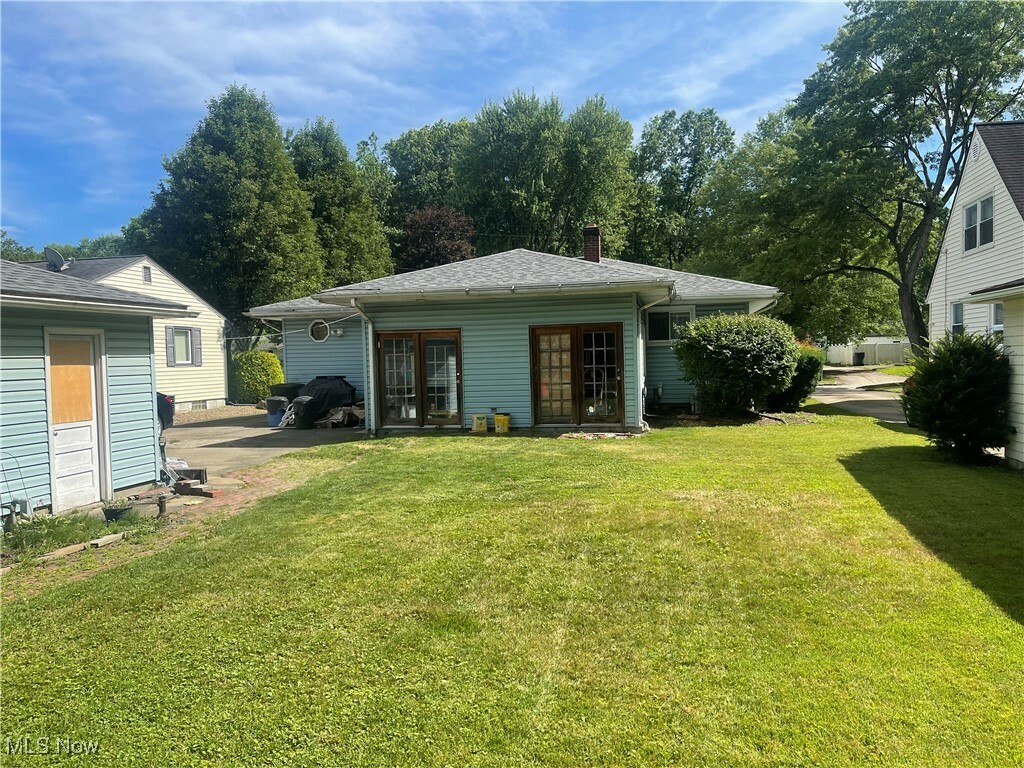 Property Photo: 1166 Raymond Street NW OH 44485