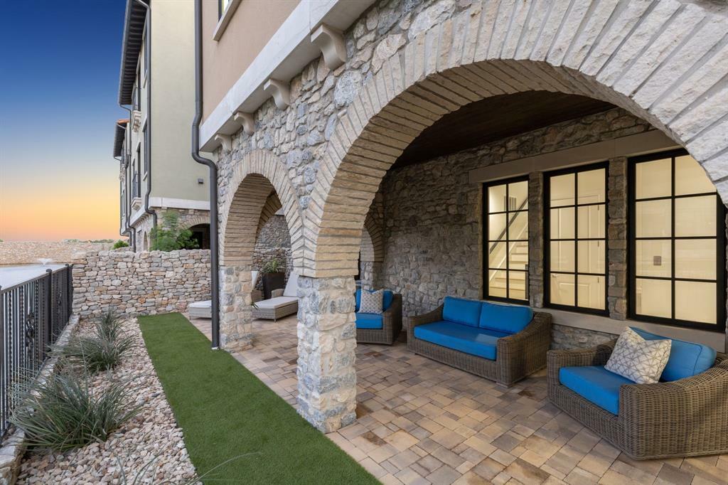 Property Photo: 18 Comillas Court TX 76262