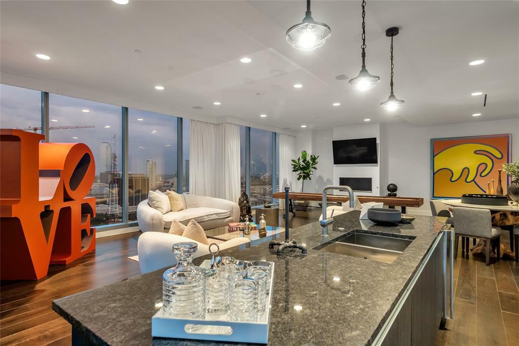 Property Photo: 3130 N Harwood 2505 TX 75201