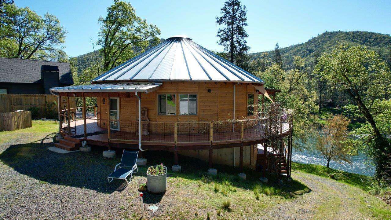 Property Photo: 13447 Highway 234 OR 97525
