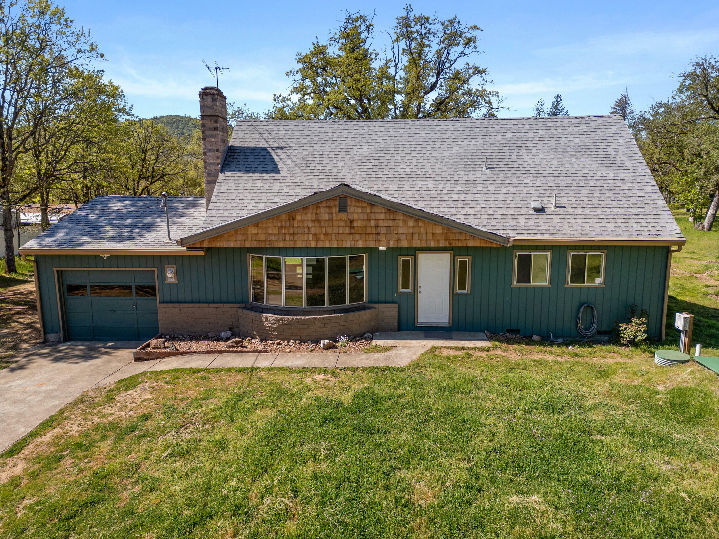 11515 Michael Road  Central Point OR 97502 photo