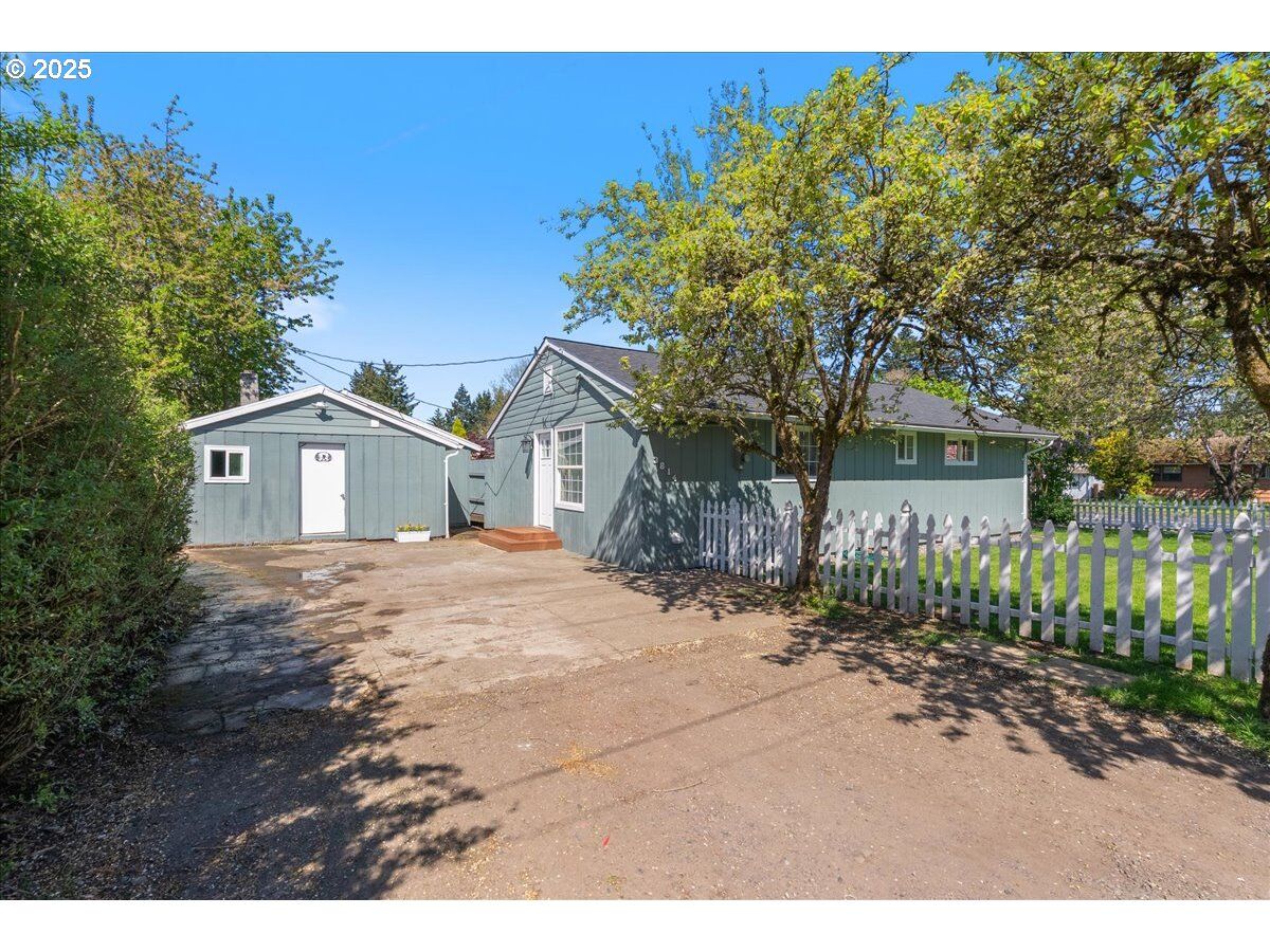 Property Photo:  3814 E 13th St  WA 98661 