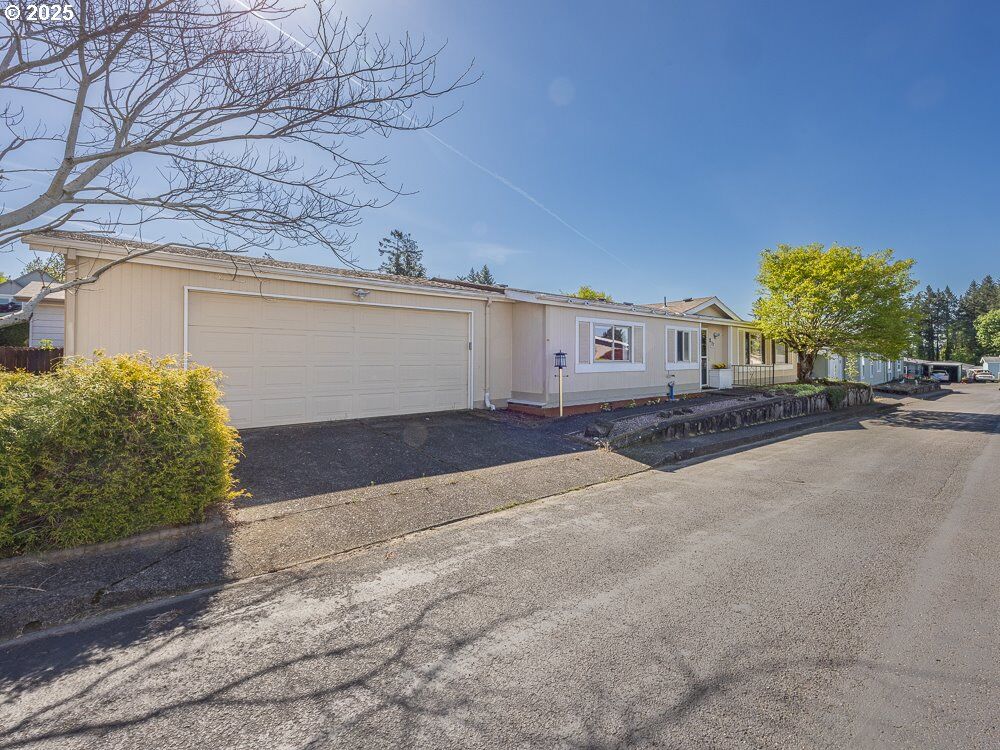 Property Photo:  17401 SE 39th St 77  WA 98683 