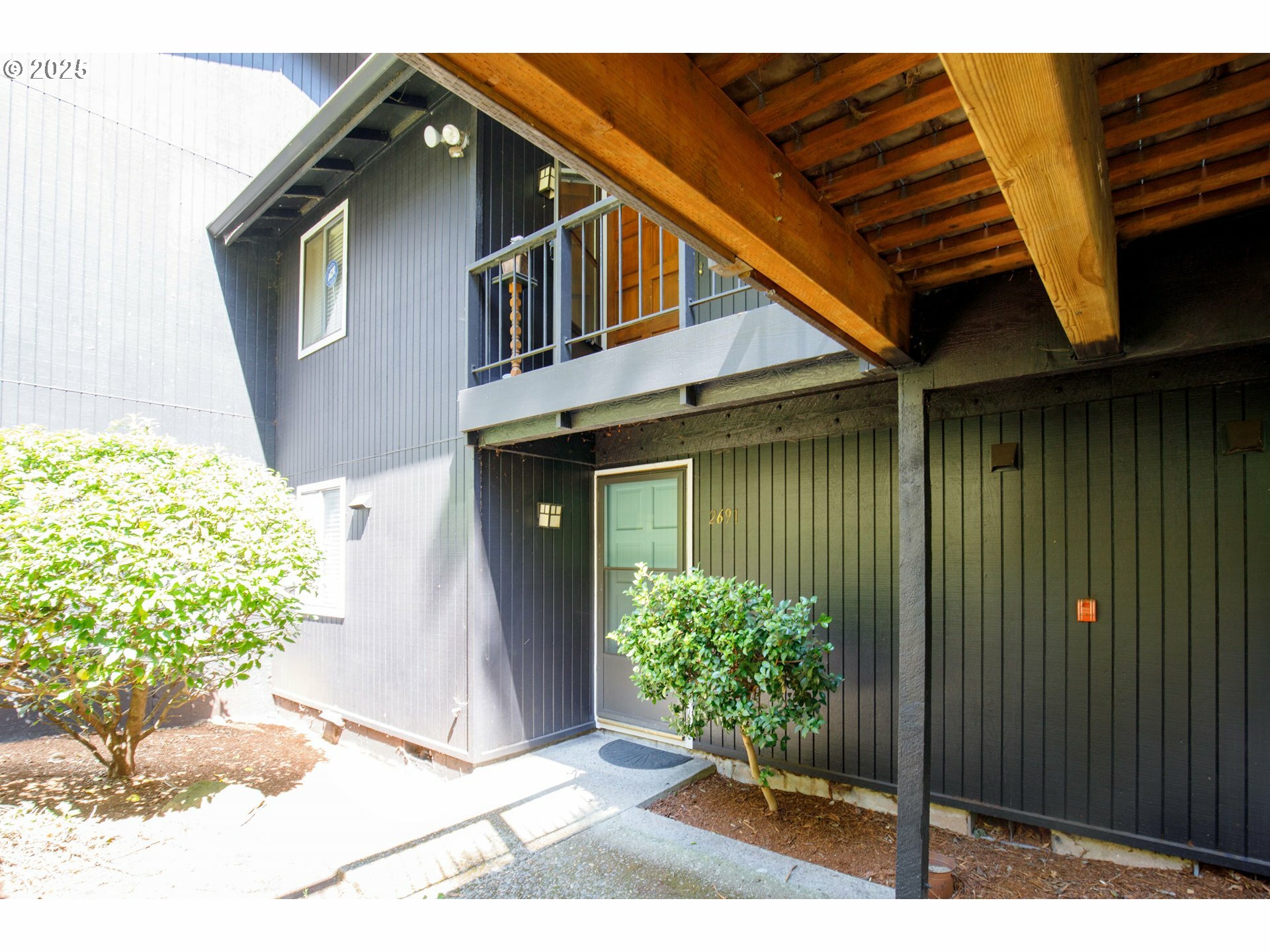 Property Photo: 2691 Woodstone Pl OR 97405