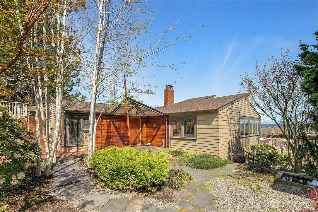 Property Photo: 7722 58th Avenue NE WA 98115
