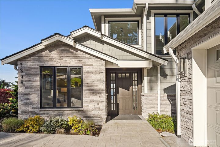 Property Photo:  7254 N Mercer Way  WA 98040 