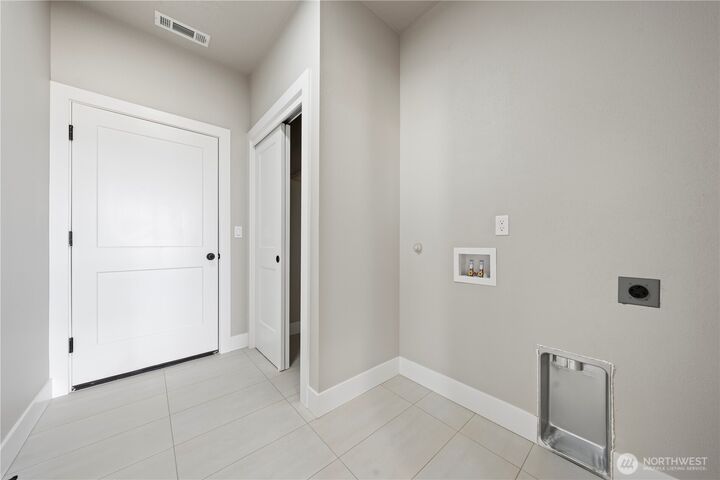 Property Photo: 1249 E Mt Hood Street WA 99344