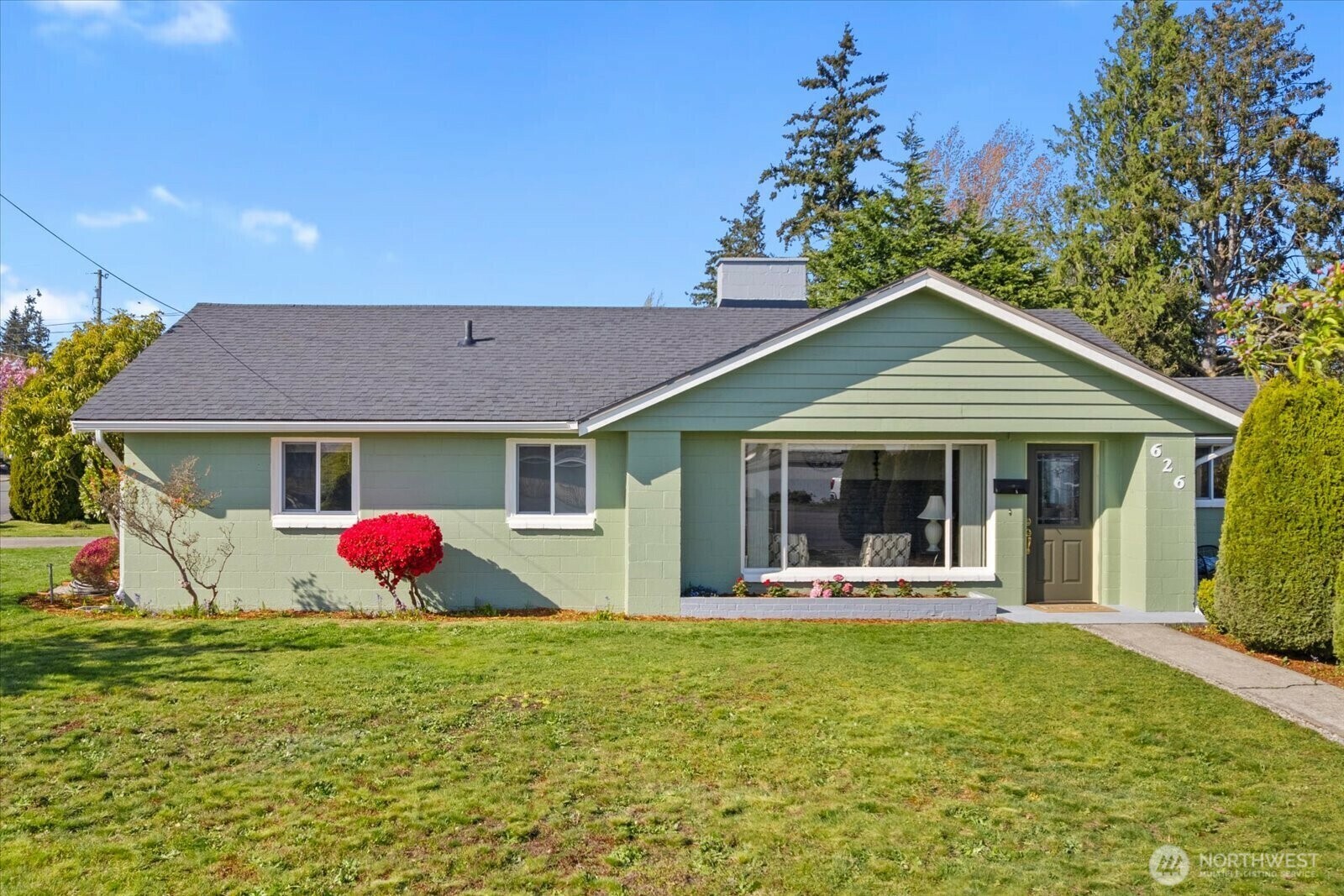 Property Photo:  626  Legion Dr.  WA 98201 