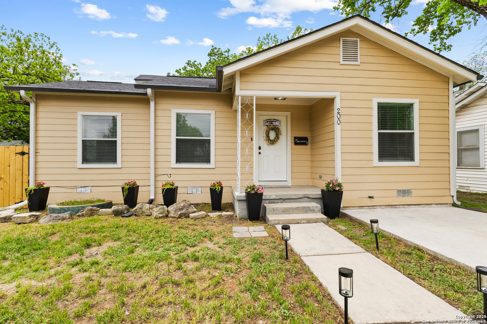 Property Photo: 200 Frost TX 78201