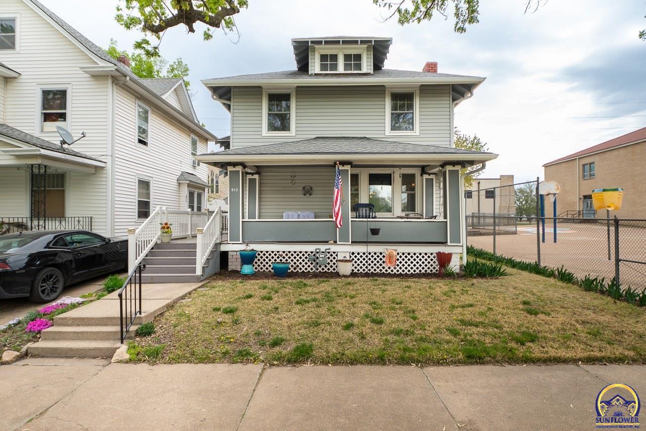Property Photo: 910 SW Clay St KS 66606