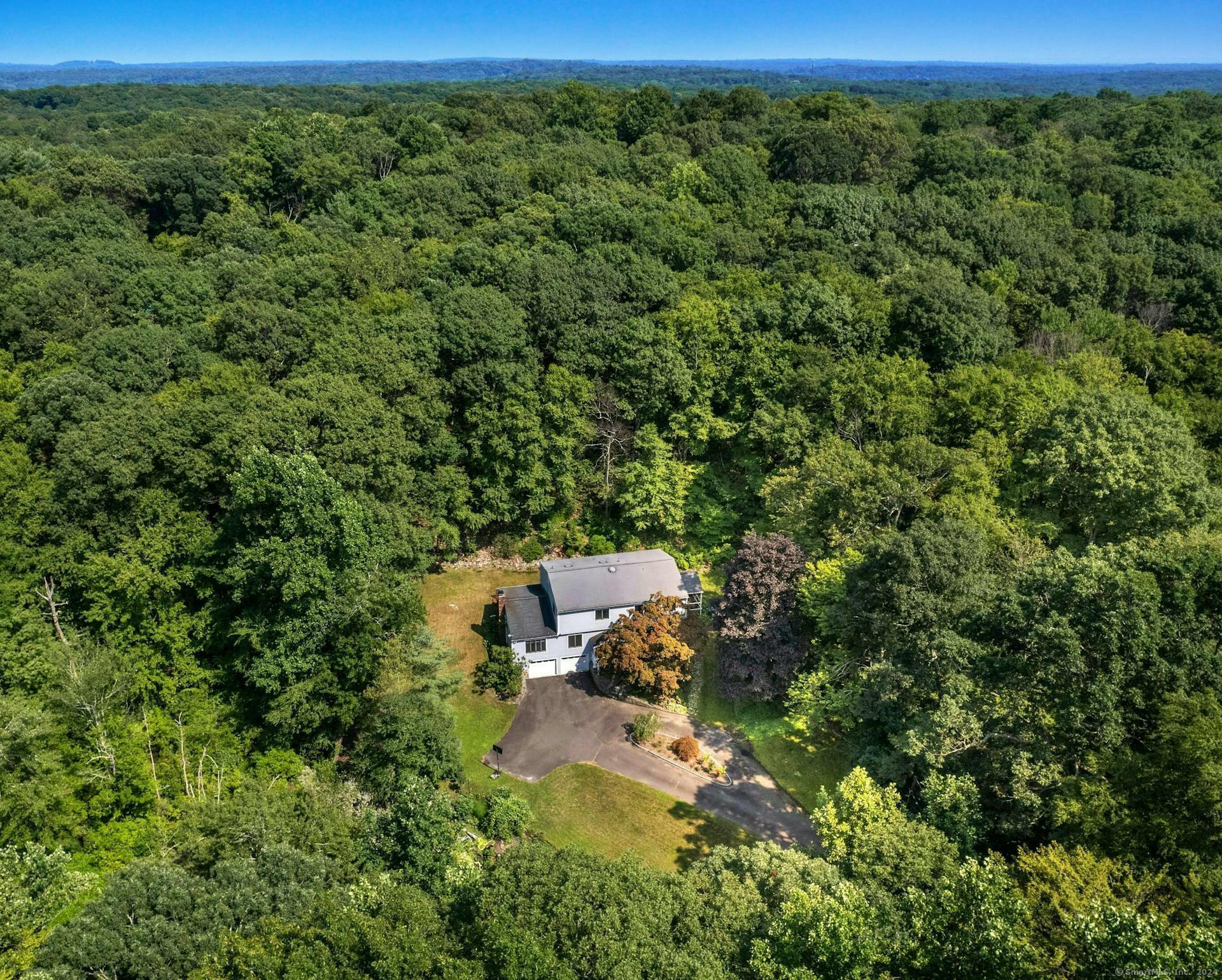 Property Photo: 8 Oak Lane CT 06883