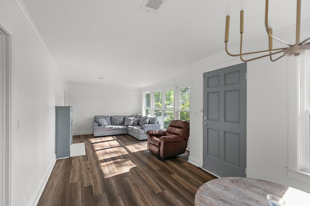 Property Photo: 907 Woodland Dr AL 36301