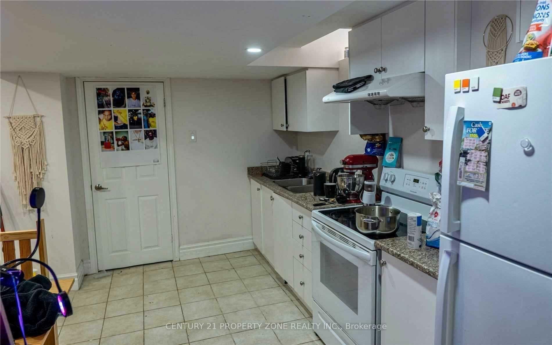 Property Photo: 3893 Manatee Way Basement ON L5M 6P7