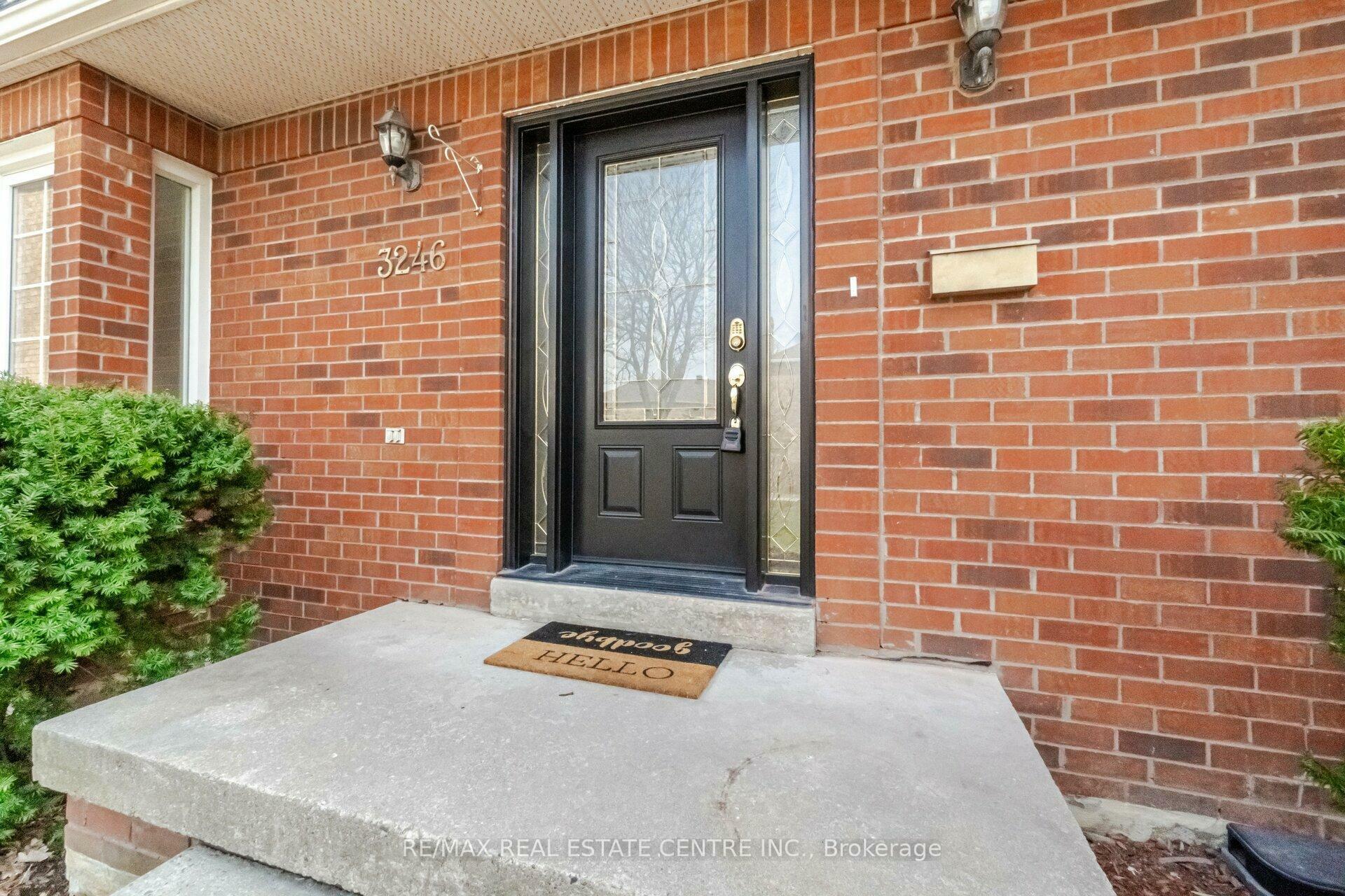 Property Photo: 3246 Trelawny Circle ON L5N 5G6