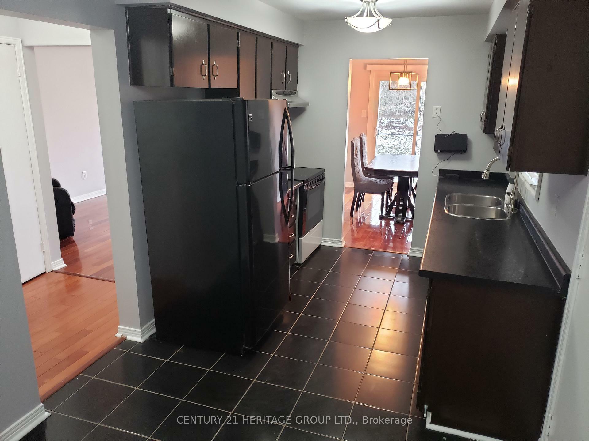 Photo de la propriété: 100 Nanport Street ON L6S 4A9