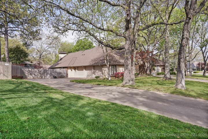Property Photo:  749 Brookhollow Lane  OK 74006 