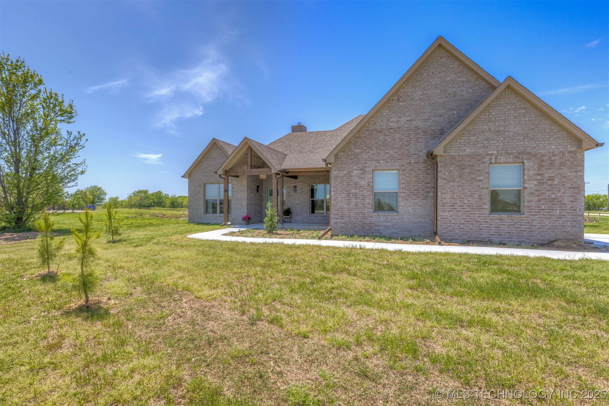 Property Photo: 18576 N Jamestown Avenue OK 74070