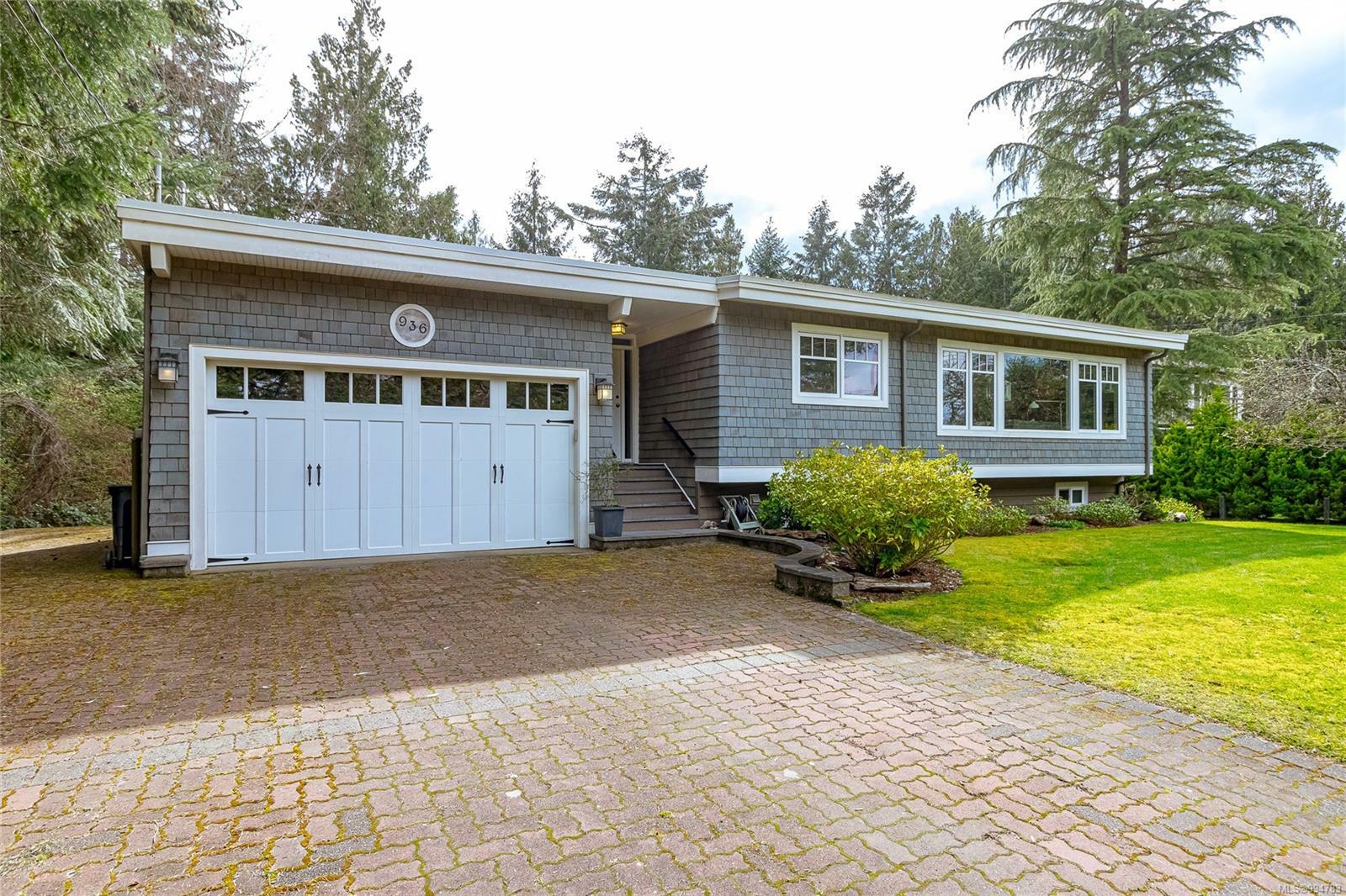 Property Photo: 936 Shorewood Dr BC V9P 1R9