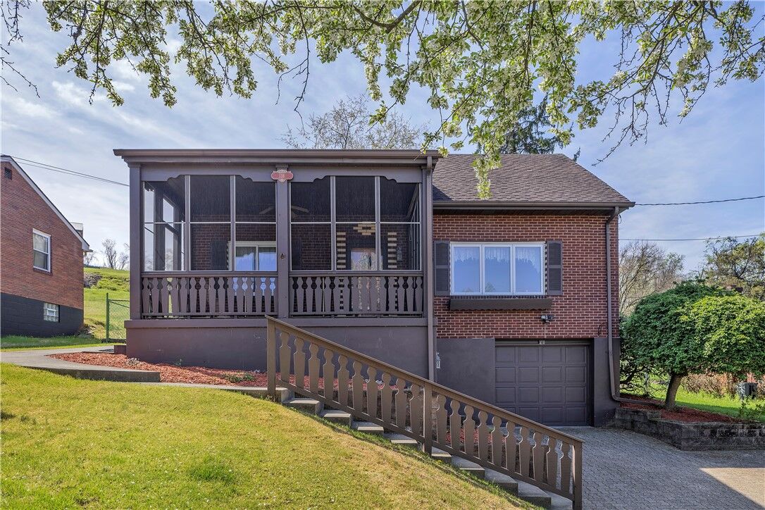 Property Photo: 116 Broadlawn Dr PA 15037