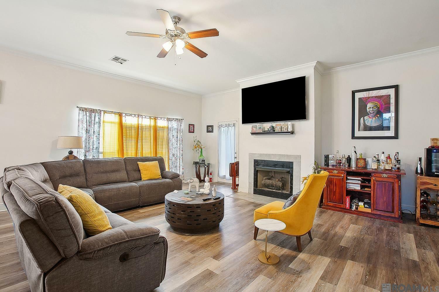 Property Photo: 11406 Meadow View Dr LA 70726