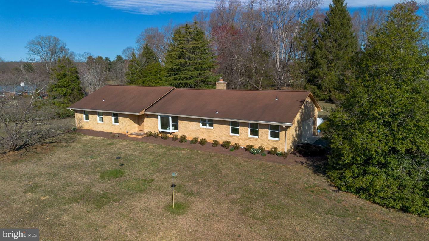 Property Photo: 6600 Castle Ridge Road VA 20124