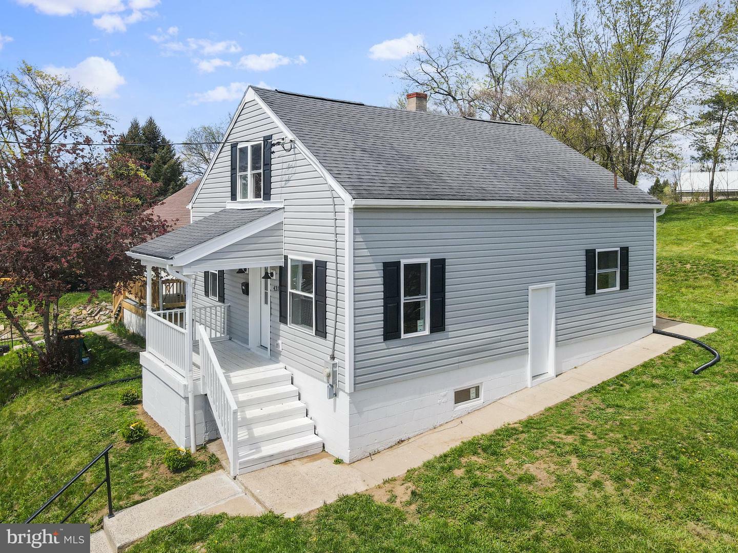 431 W Queen Street  Chambersburg PA 17201 photo