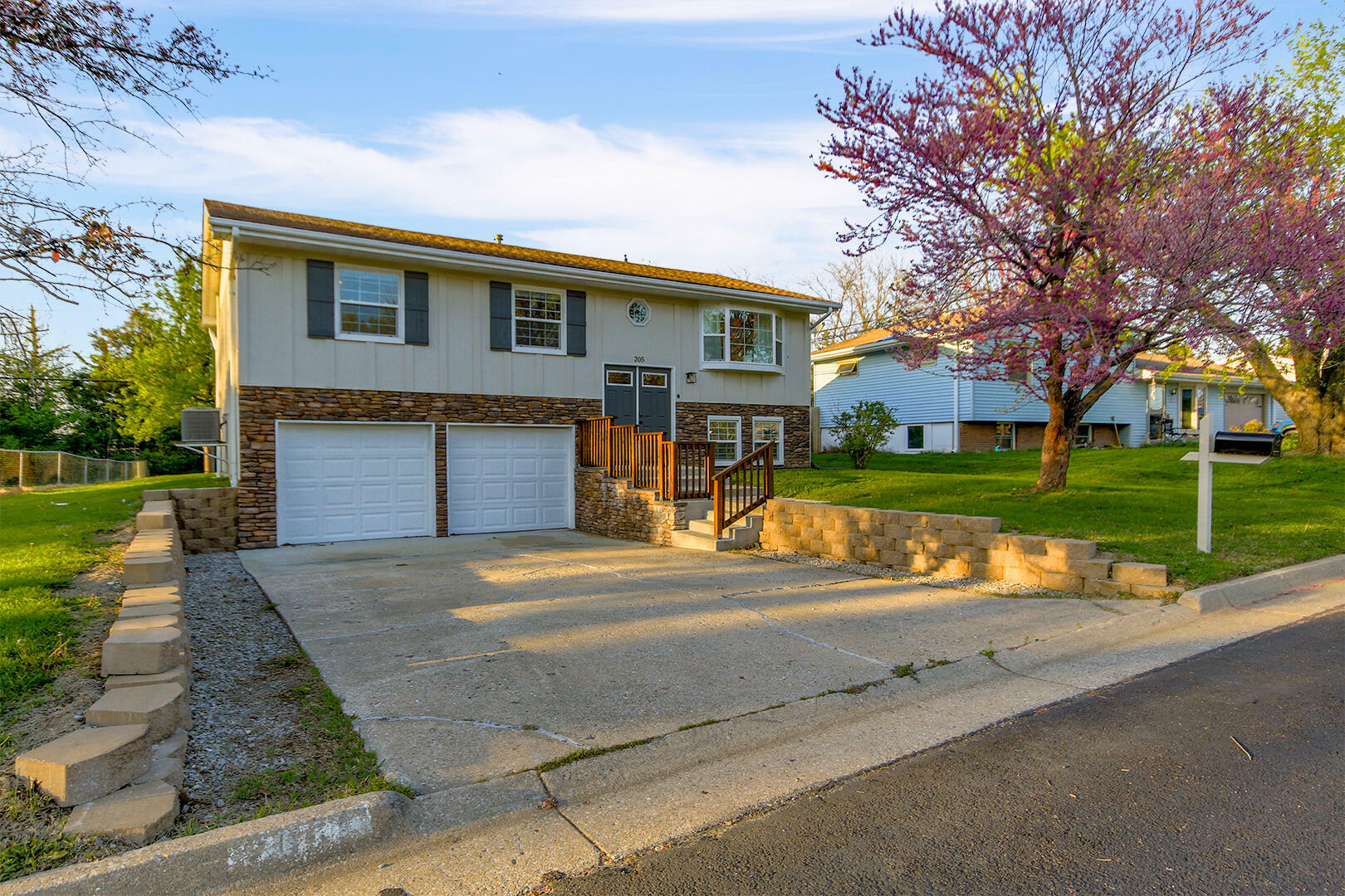 Property Photo: 205 E El Cortez Dr MO 65203