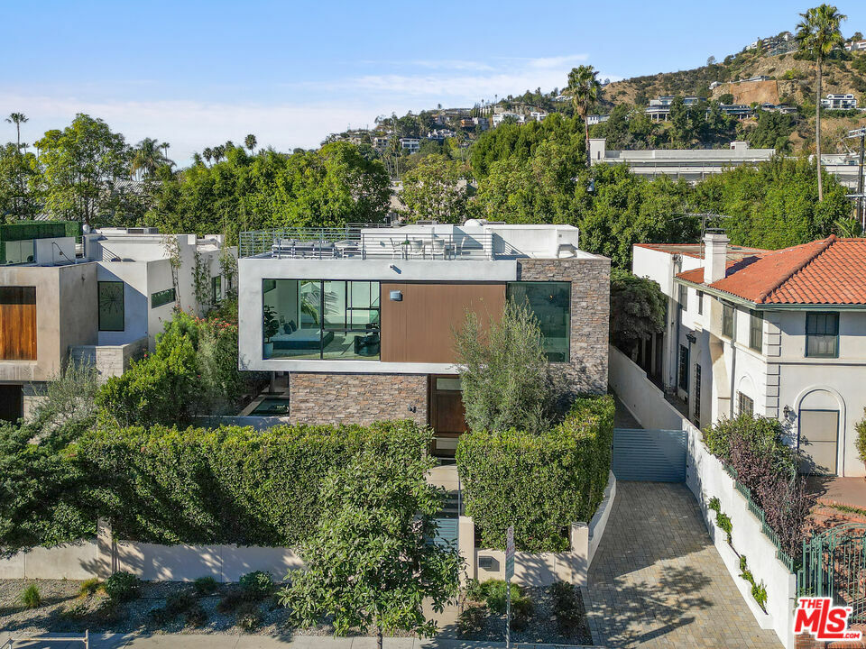 Property Photo: 1621 N Fairfax Ave CA 90046