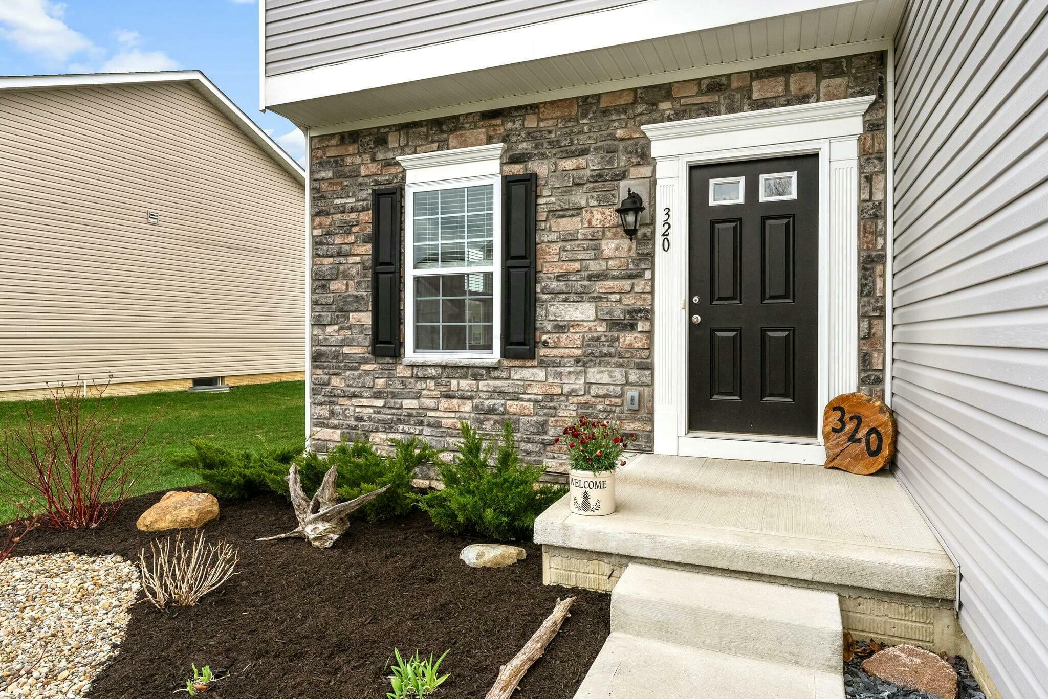 Property Photo: 320 Rochdale Run OH 43015