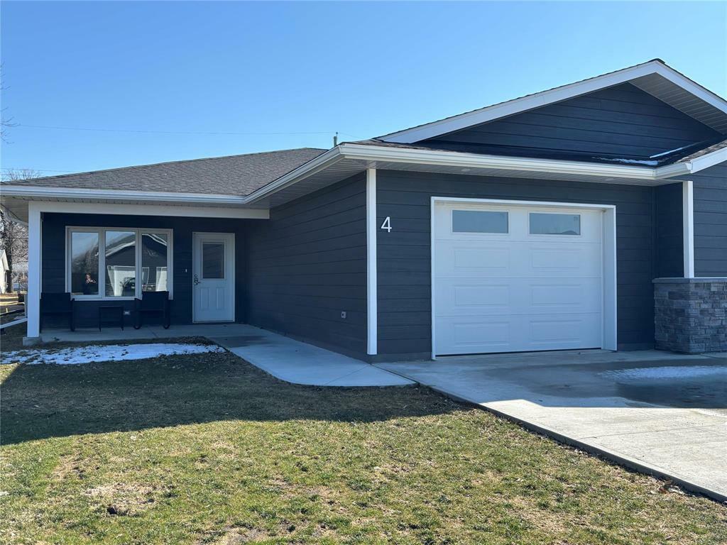 Property Photo: 807 Young Street MB R0K 1G0