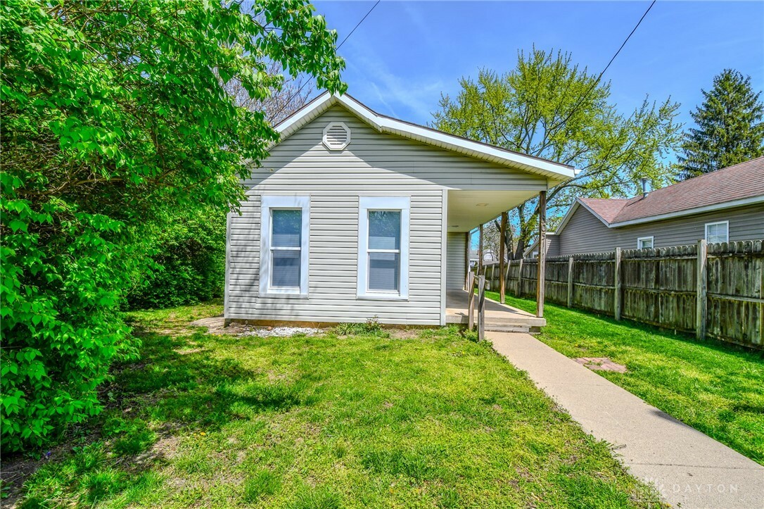 Property Photo: 305 Herrlinger Way OH 45373