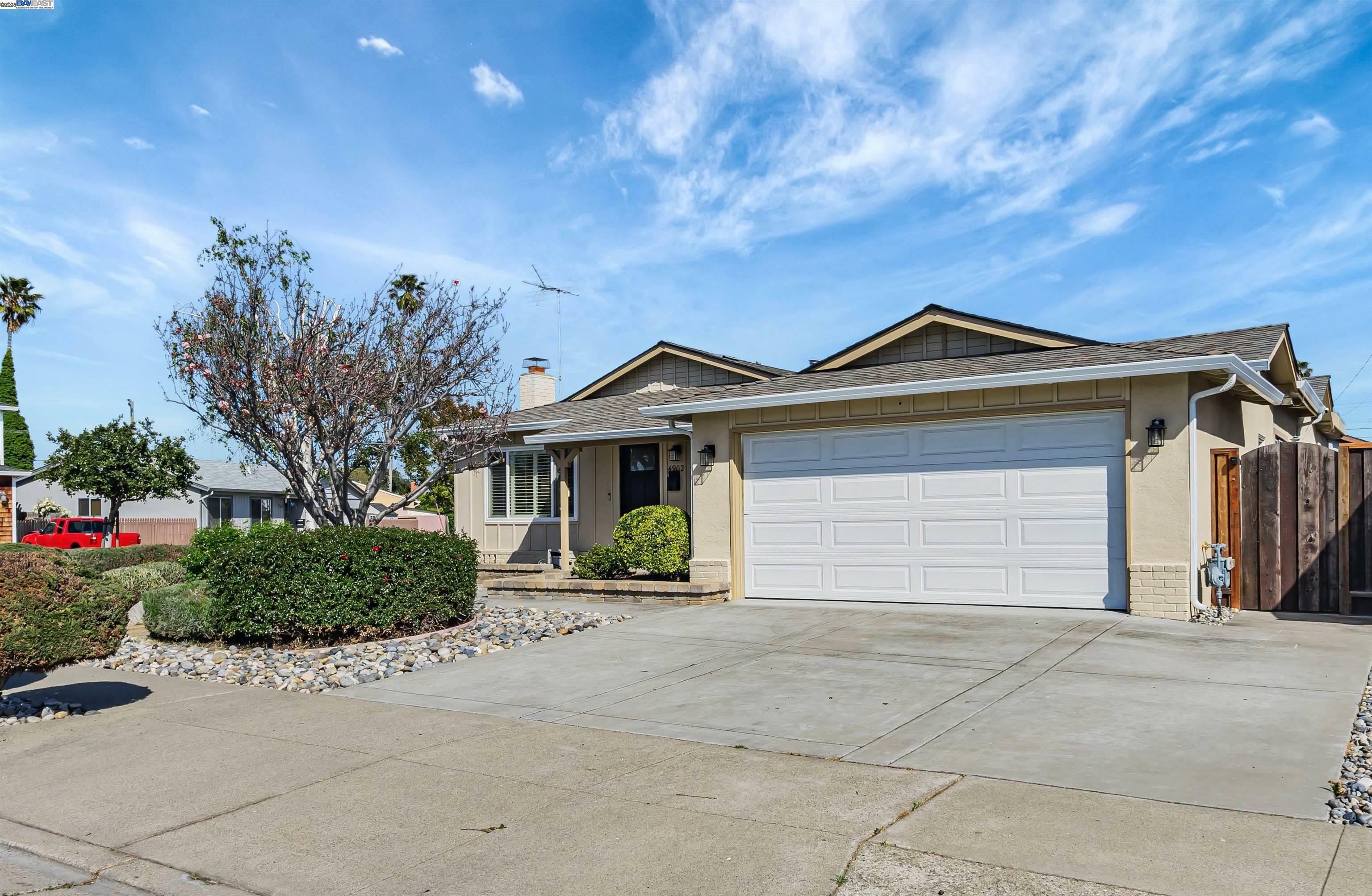 Property Photo: 4902 Folsum Way CA 94538