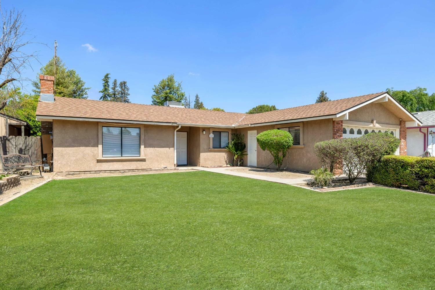 Property Photo: 1418 Huntsman Avenue CA 93662