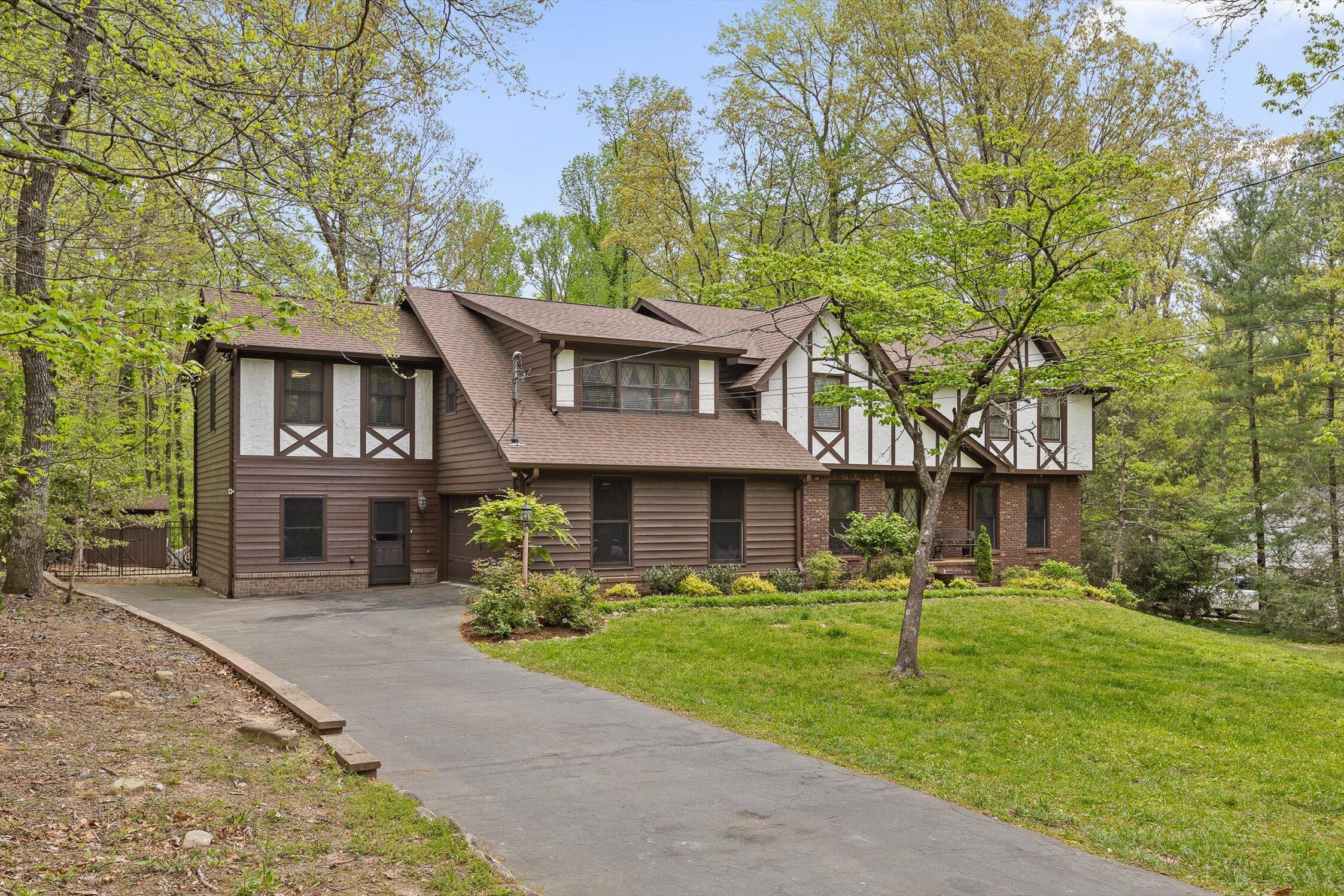 Property Photo:  401 Lake Avenue  TN 37377 