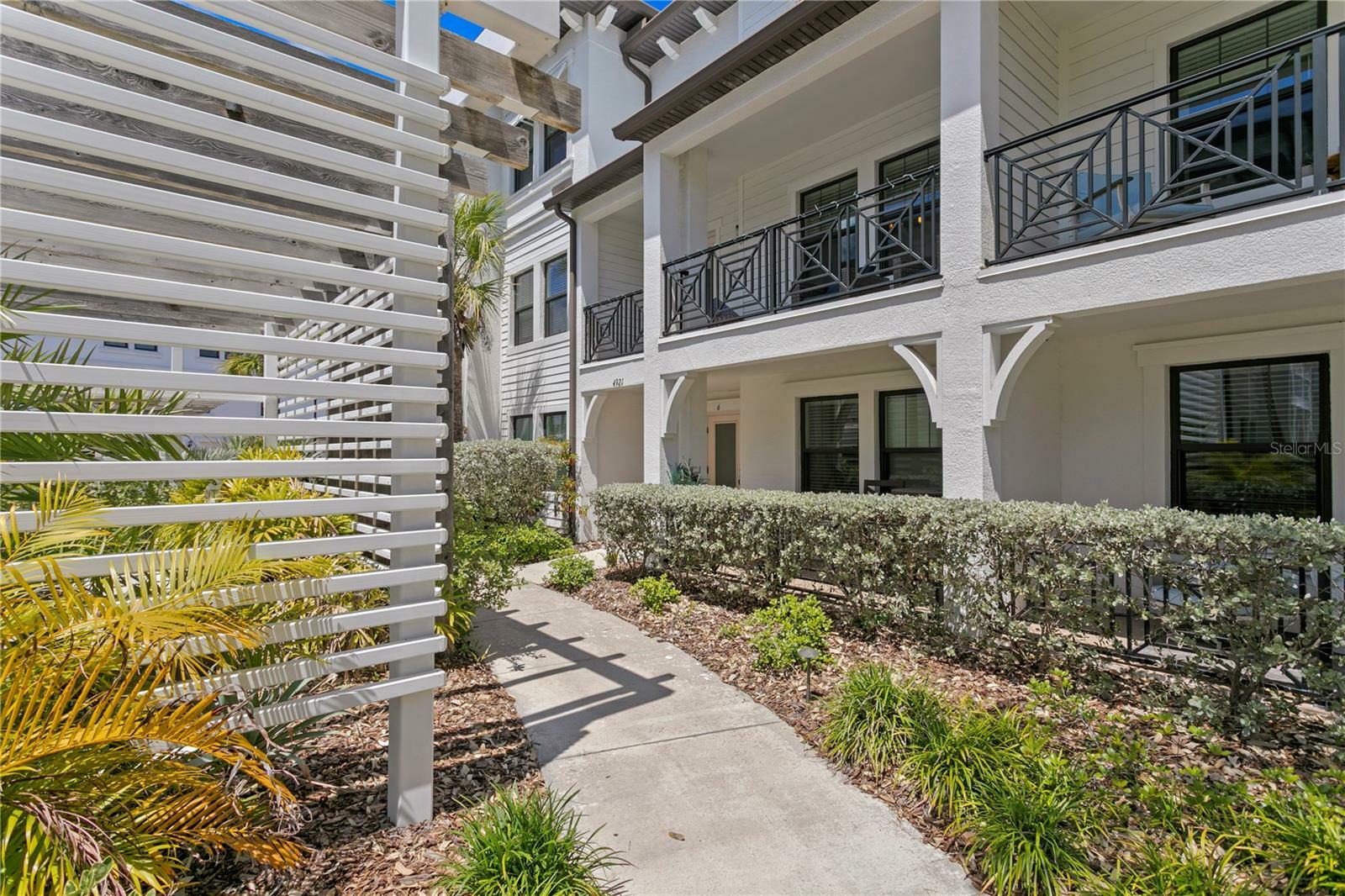 Property Photo: 4921 W Paul Avenue 6 FL 33611