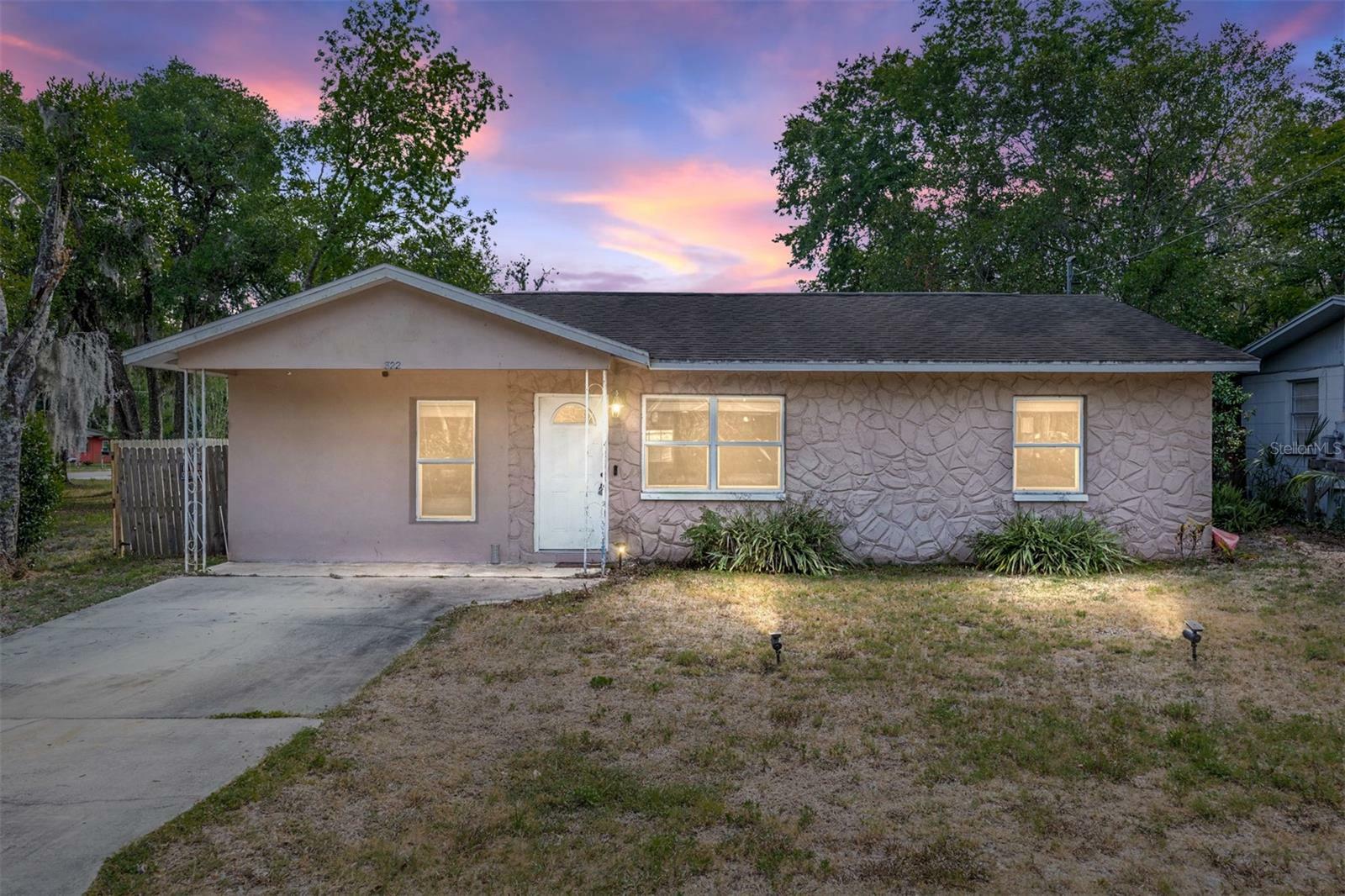 Property Photo: 822 S Honey Way FL 34450
