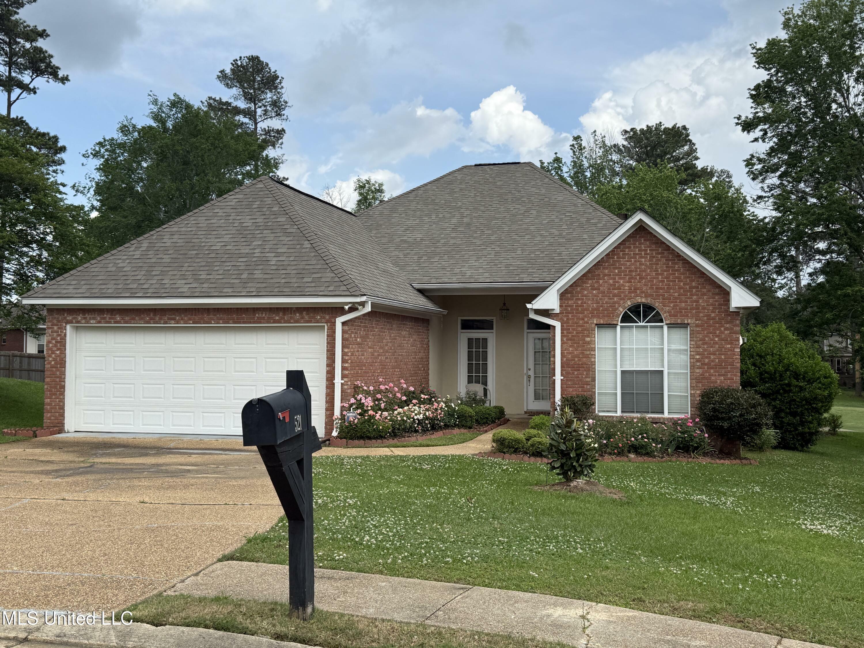 Property Photo: 521 Willow Court Drive MS 39047