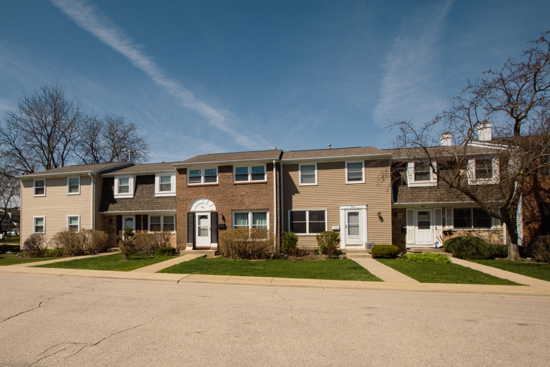 Property Photo: 938 Cardiff Court IL 60194