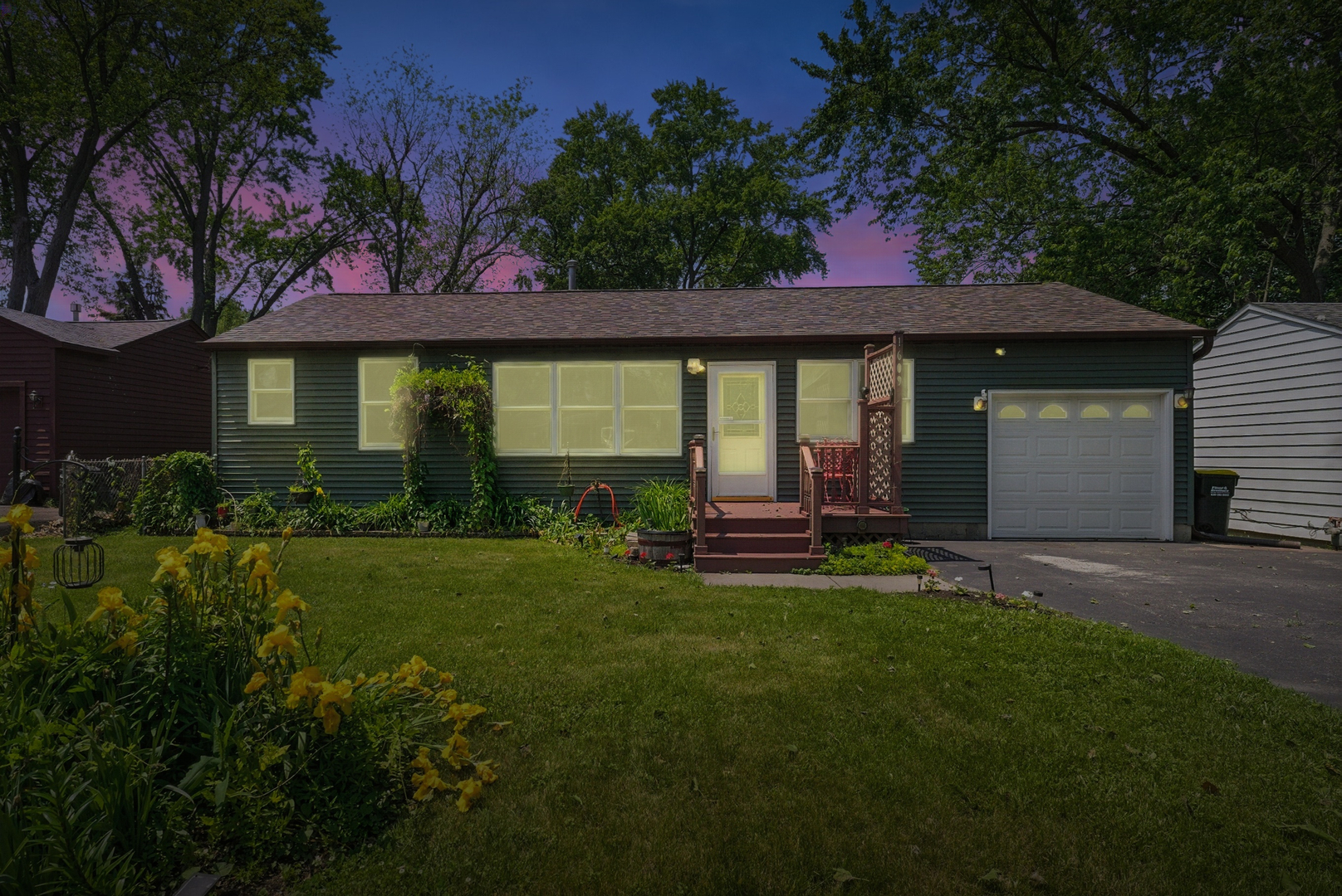 Property Photo: 1609 Meadow Lane IL 60050